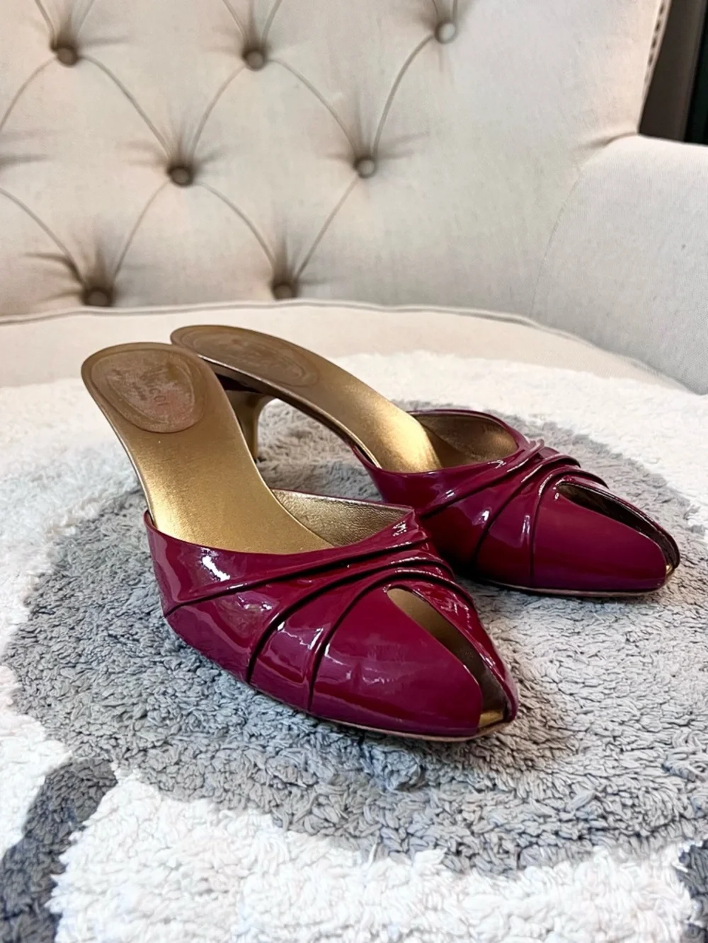 Gucci Red Patent Leather Pointed-Toe Mules - Picture 2 of 9